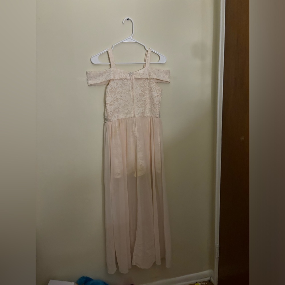 pretty dress, nice material